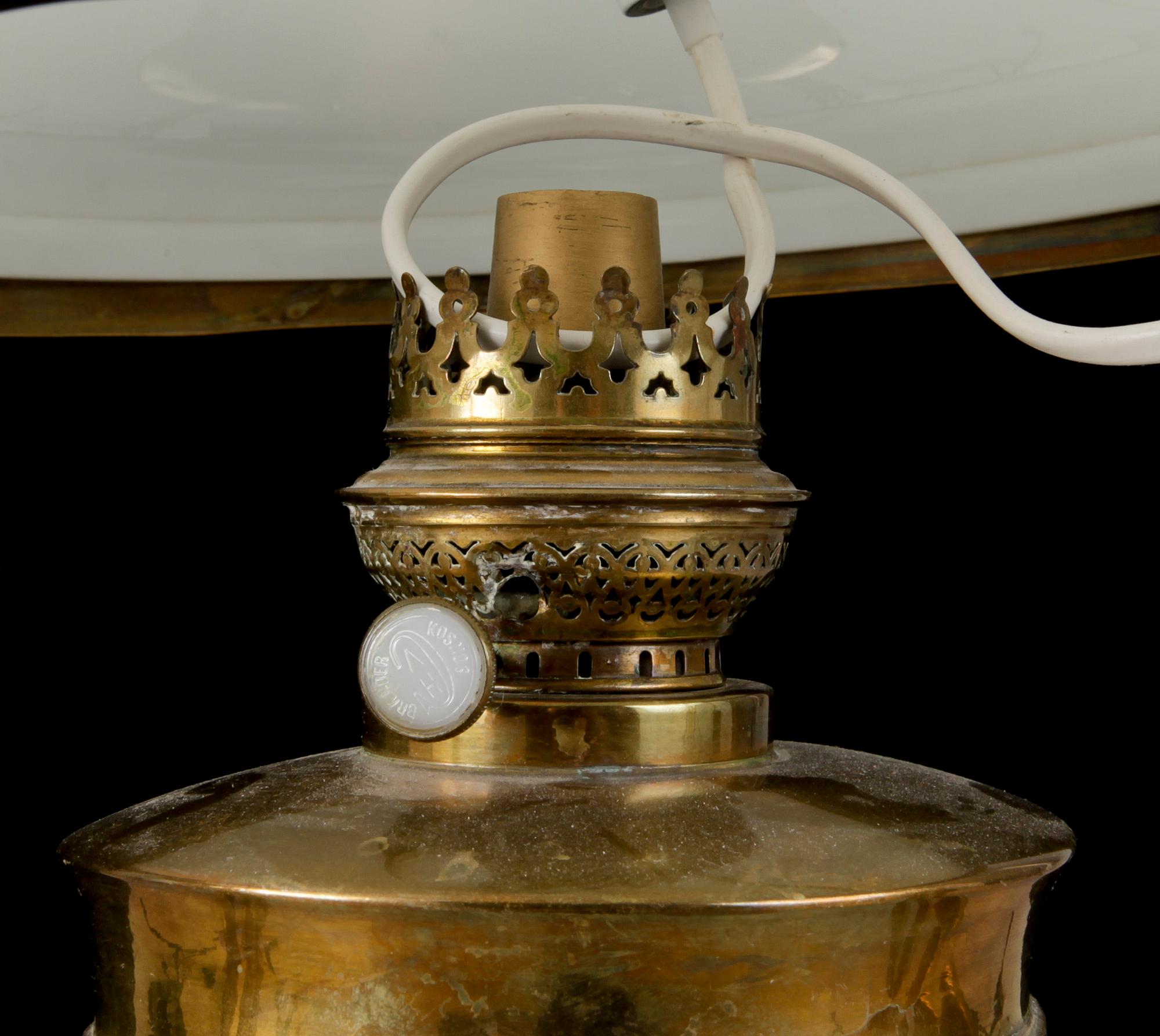TAKFOTOGENLAMPA, jugend, 1900-talets början. Höjd ca 113 cm.