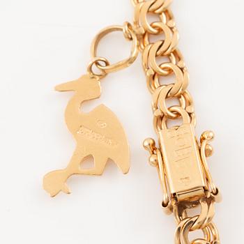 Bracelet 18K gold with charms.