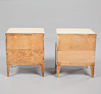 SÄNGBORD, ett par, omkring 1900-talets mitt.