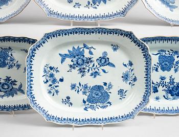 A blue and white dinner service, Qing dynasty, Qianlong (1736-95). (49 pieces).