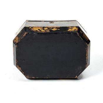 A Chinese laquered wooden box, around 1900.