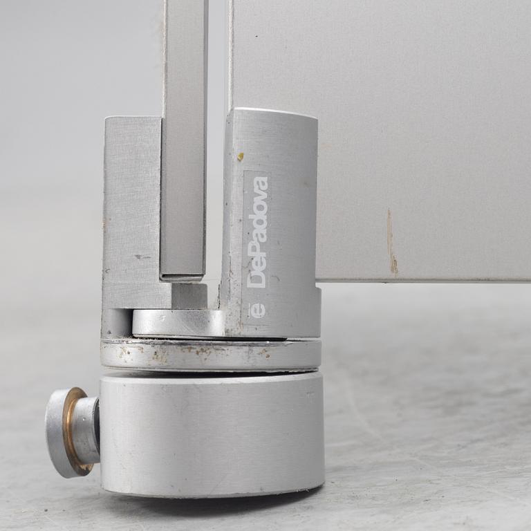 Petra Runge, a 'Book Mirror', DePadova.