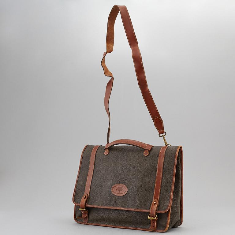 MULBERRY, a Scotch grain briefcase.