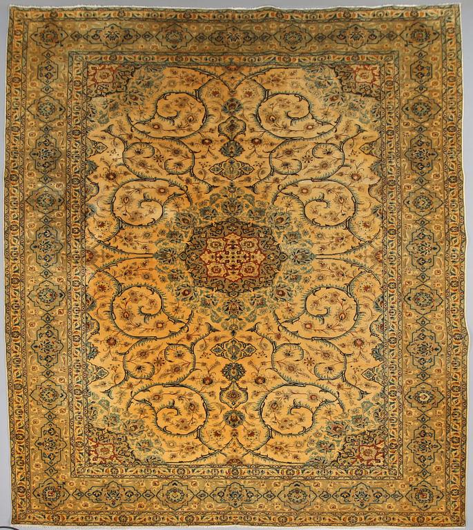 MATTA, kashan. 395x303 cm.