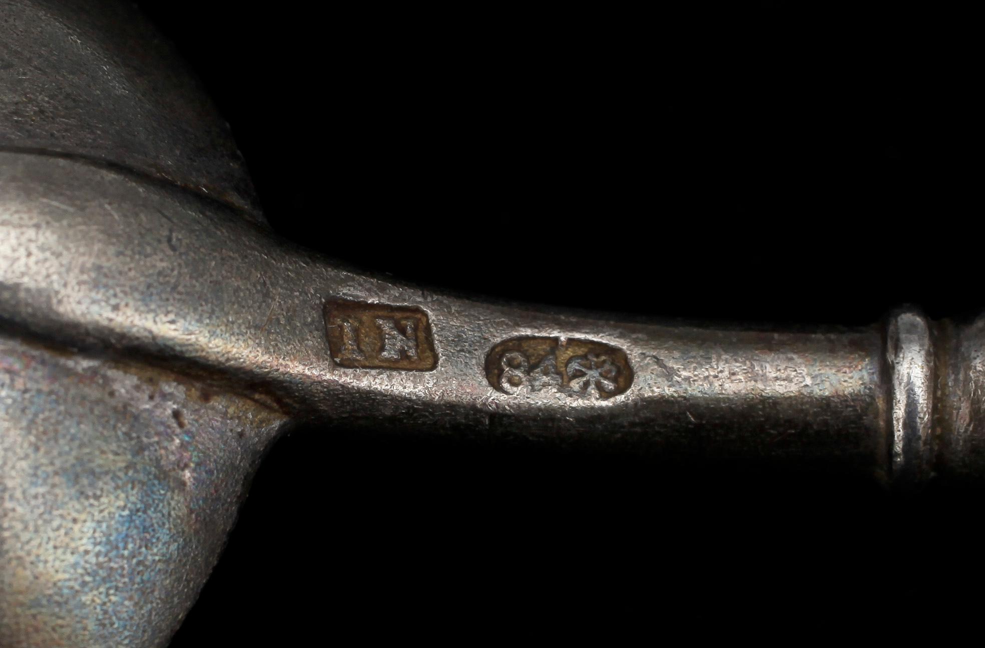 BREVKNIV SAMT 2 SKEDAR, silver, Finland resp Ryssland, sent 1800-tal till tidigt 1900-tal. Totalvikt ca 125 gram.