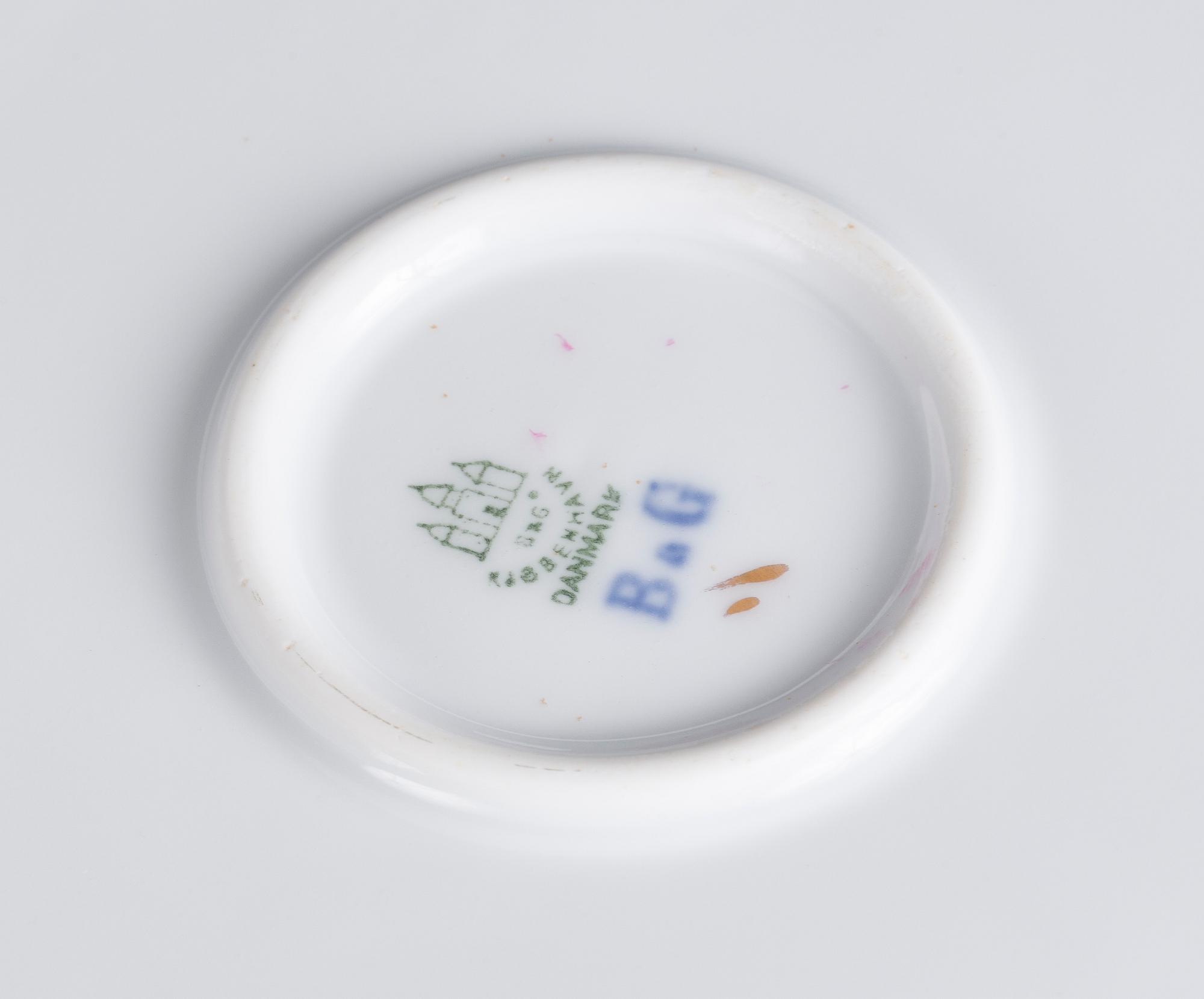 SOPPTERRIN PÅ FAT, porslin, Bing & Gröndahl.