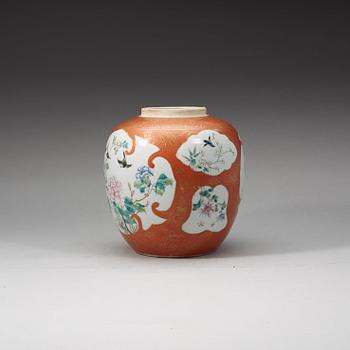 A famille rose jar, late Qing dynasty, circa 1900.