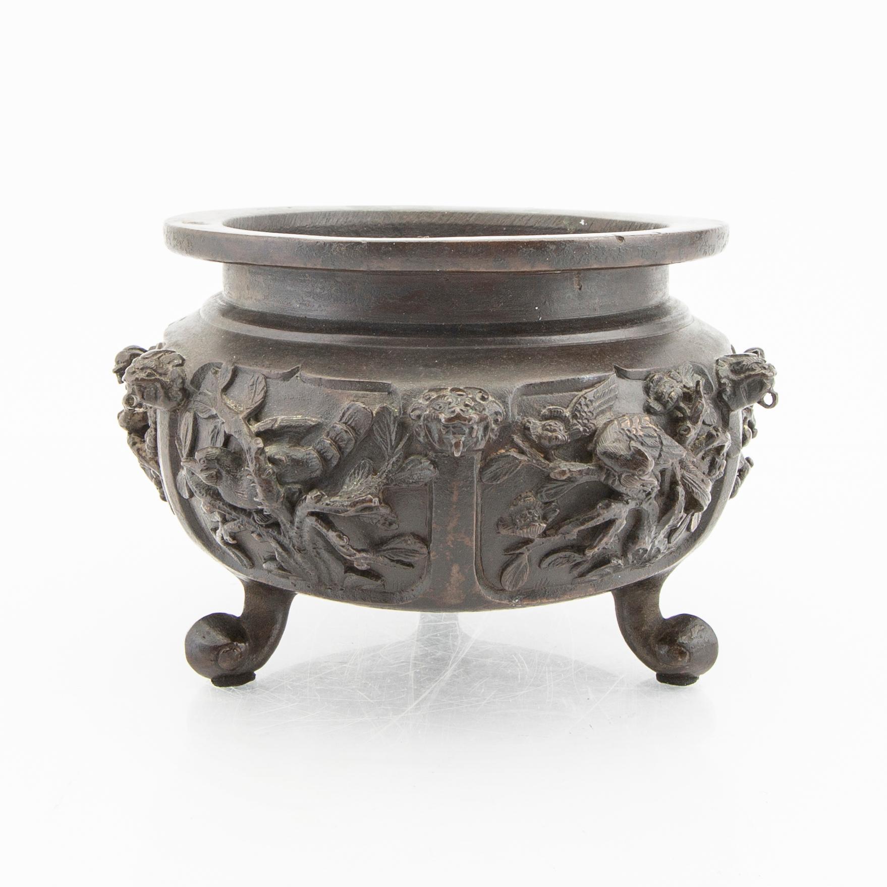 A bronze censer, Japan turn og the Century 1900.
