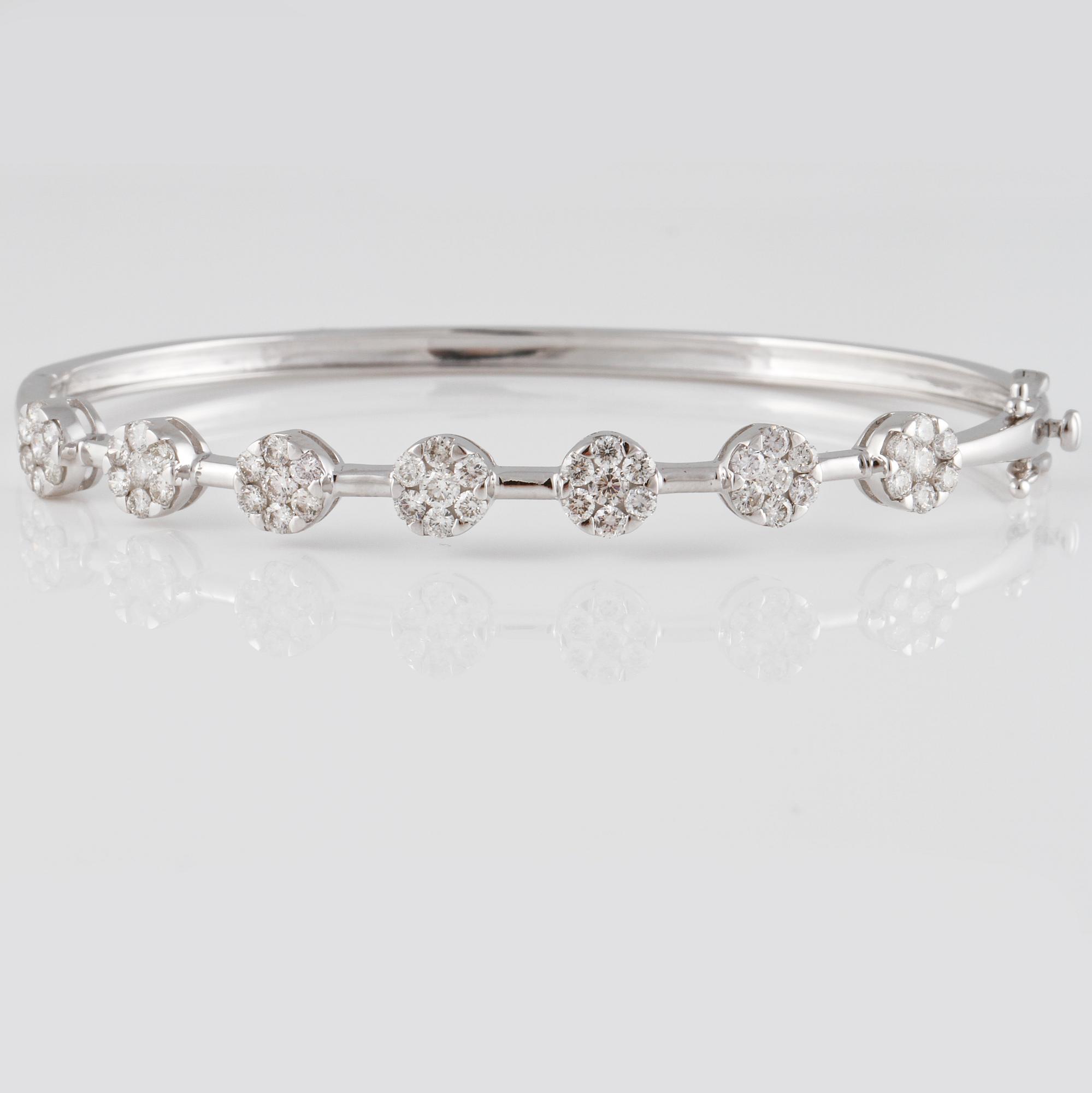 ARMBAND, 18K vitguld med briljantslipade diamanter ca 1,48 ct. Vikt 9,9 gram.