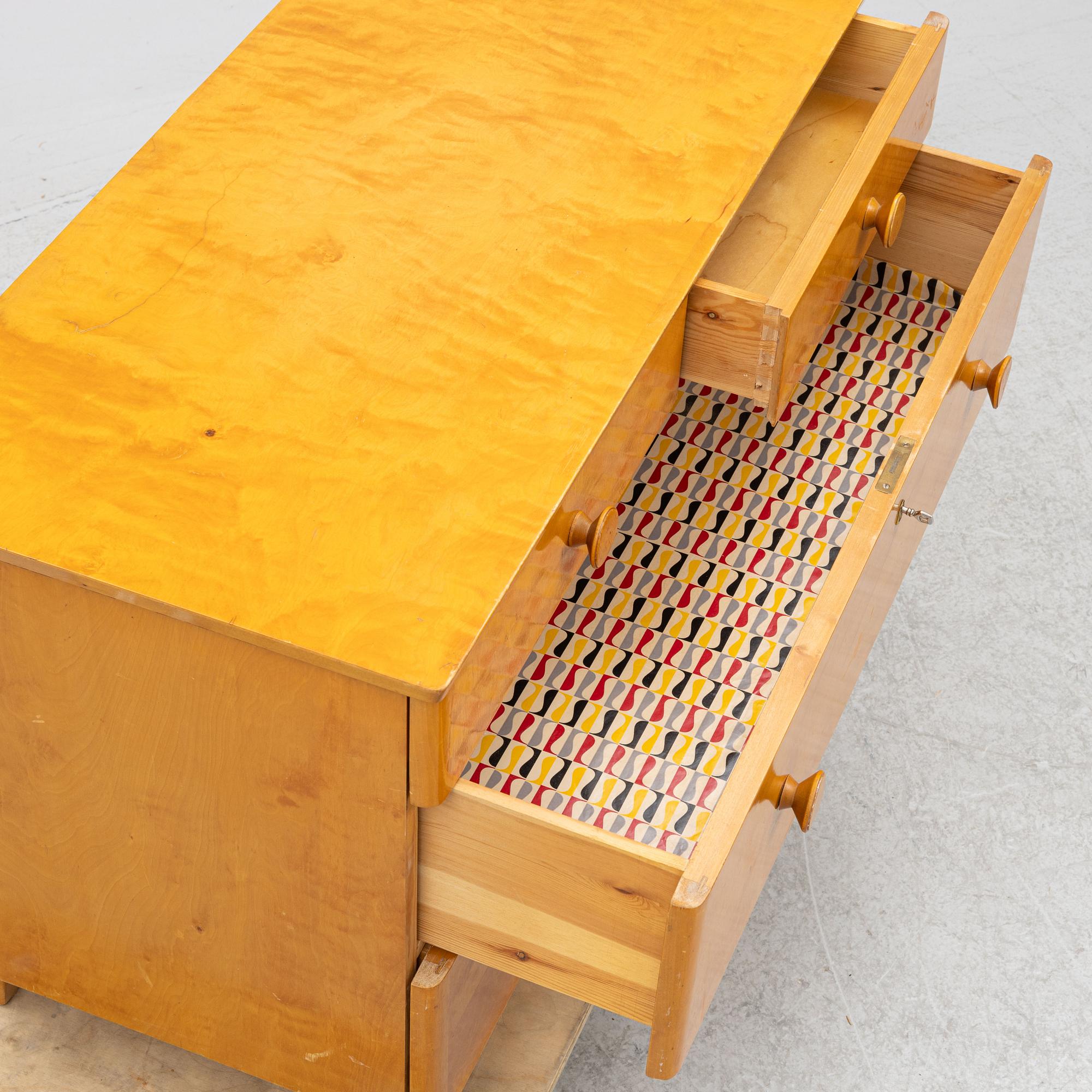 A chest of drawers, 1930's/40's.