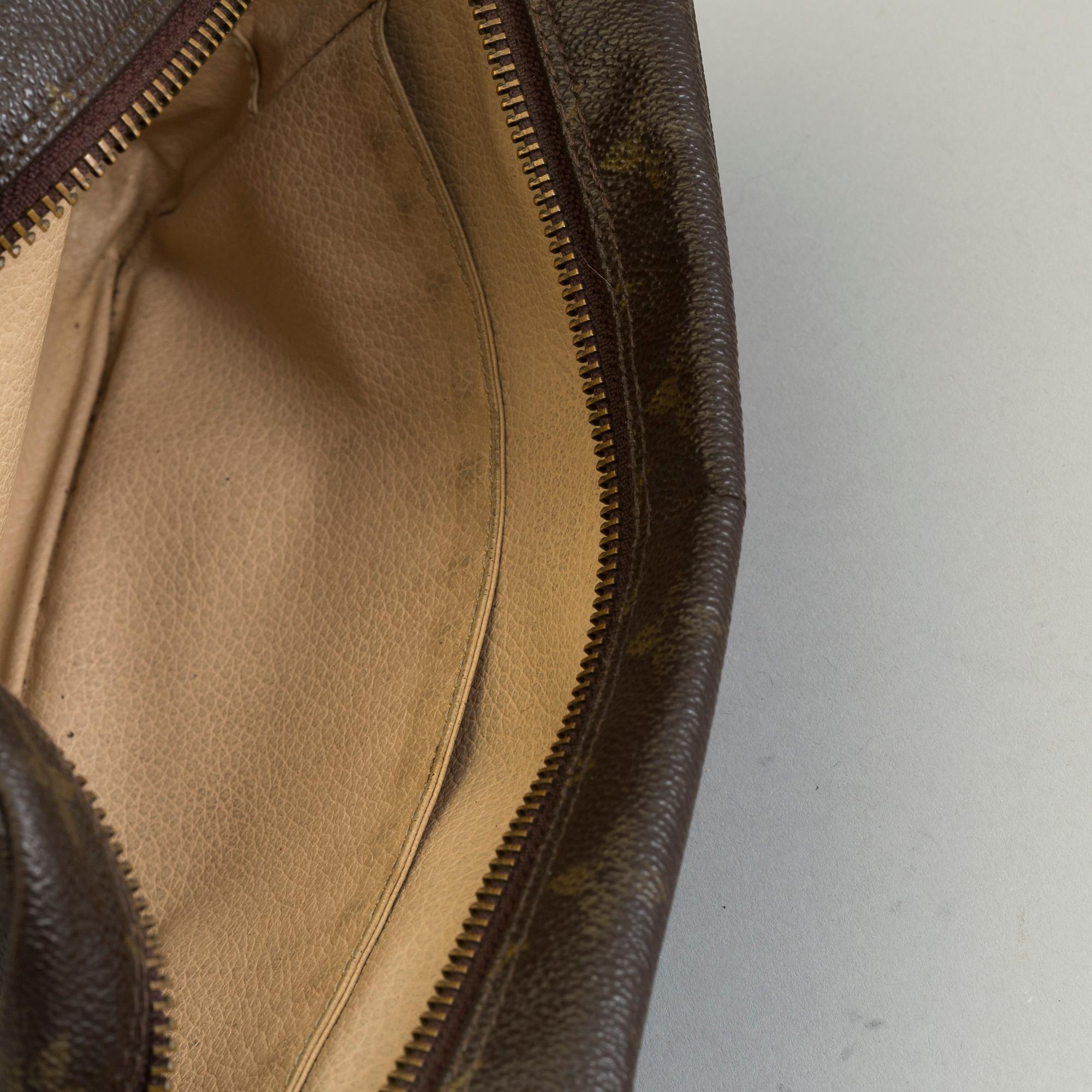 a LOUIS VUITTON "Trousse Toilette 23 toilet bag.