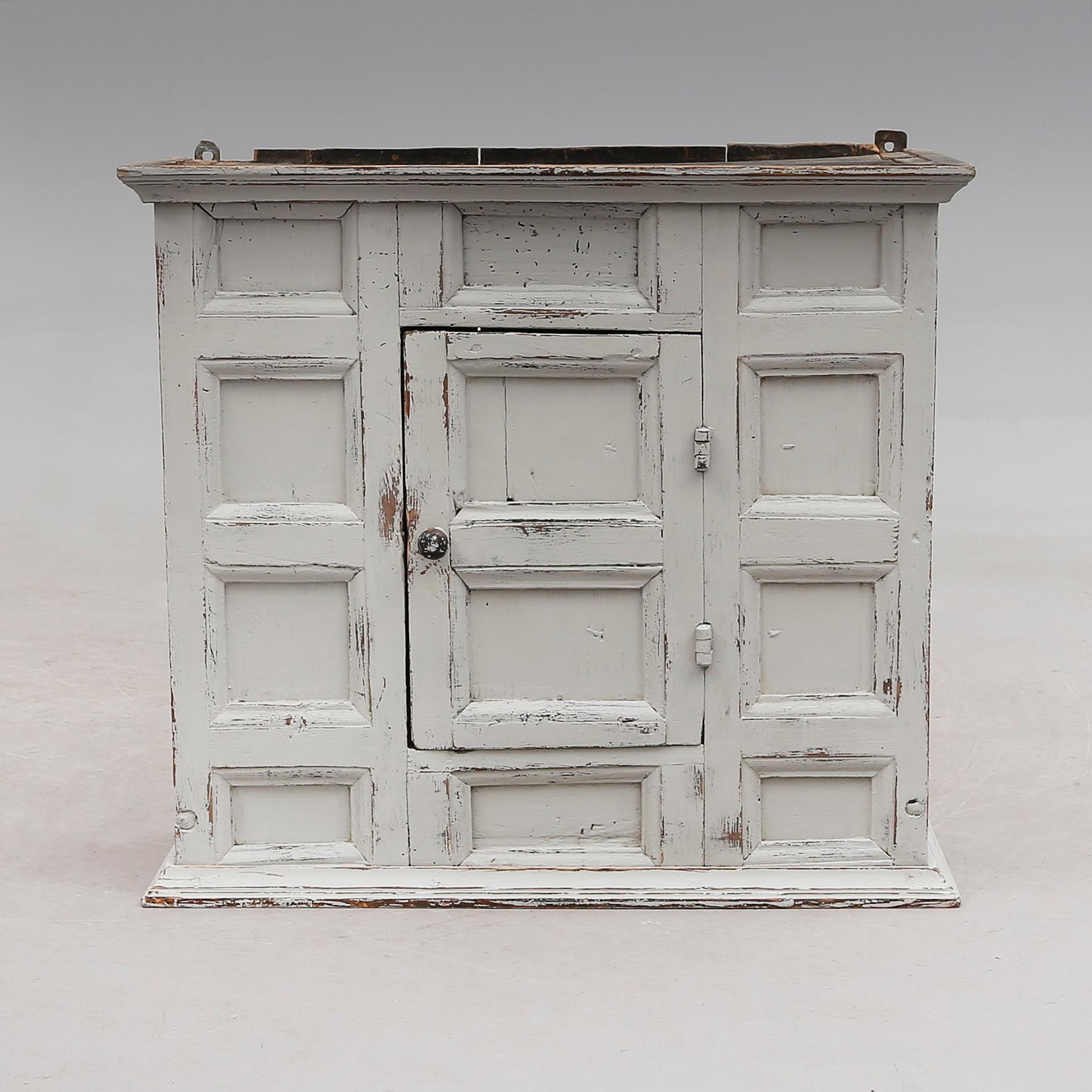 HÄNGSKÅP, barock, 1700-tal.