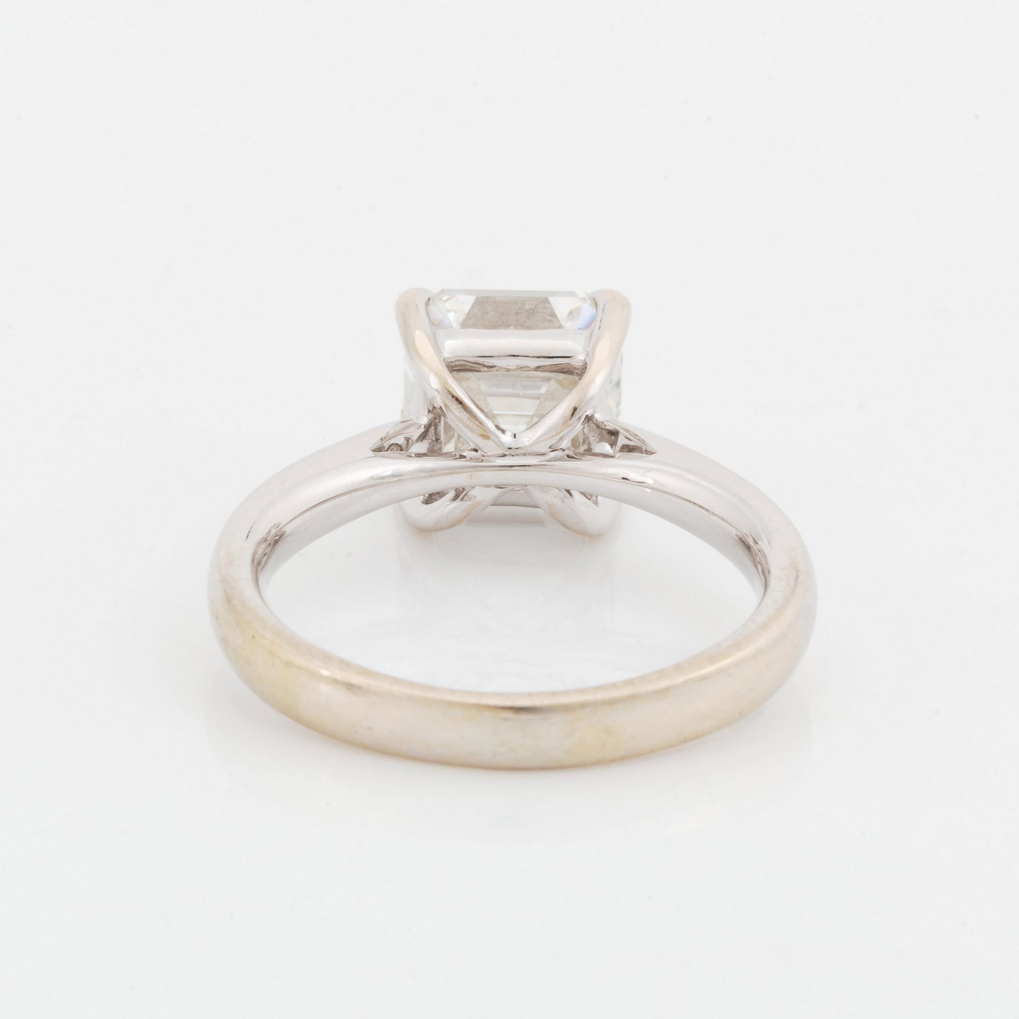 An 18K white gold ring set with an Asscher-cut diamond.