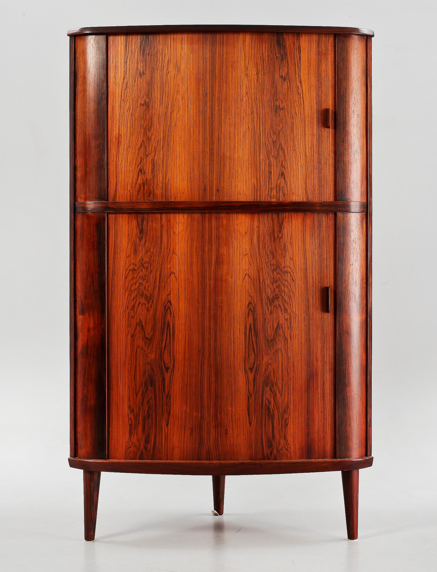 HÖRNSKÅP, Arne Hovmand-Olsen för Skovmand & Andersen, Danmark, 1900-talets andra hälft.