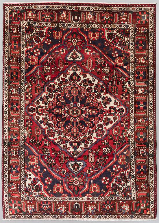 A Bachtiari old carpet, ca 296 x 212 cm.