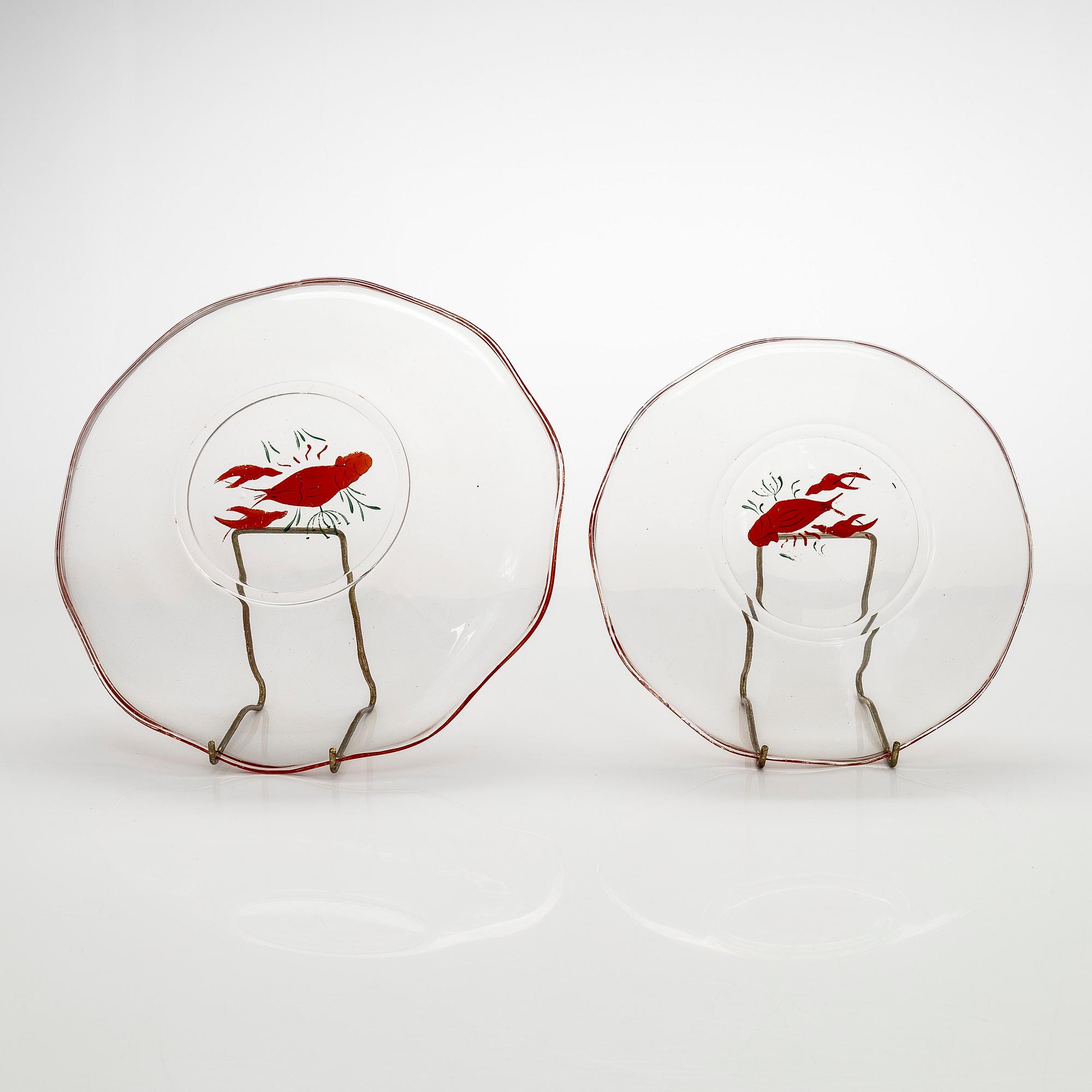 Lautasia, 23 kpl, lasia, rapukoristelu, Helsingin Purjehdusseuran HSS ravintolasta, 1930-40-luku.