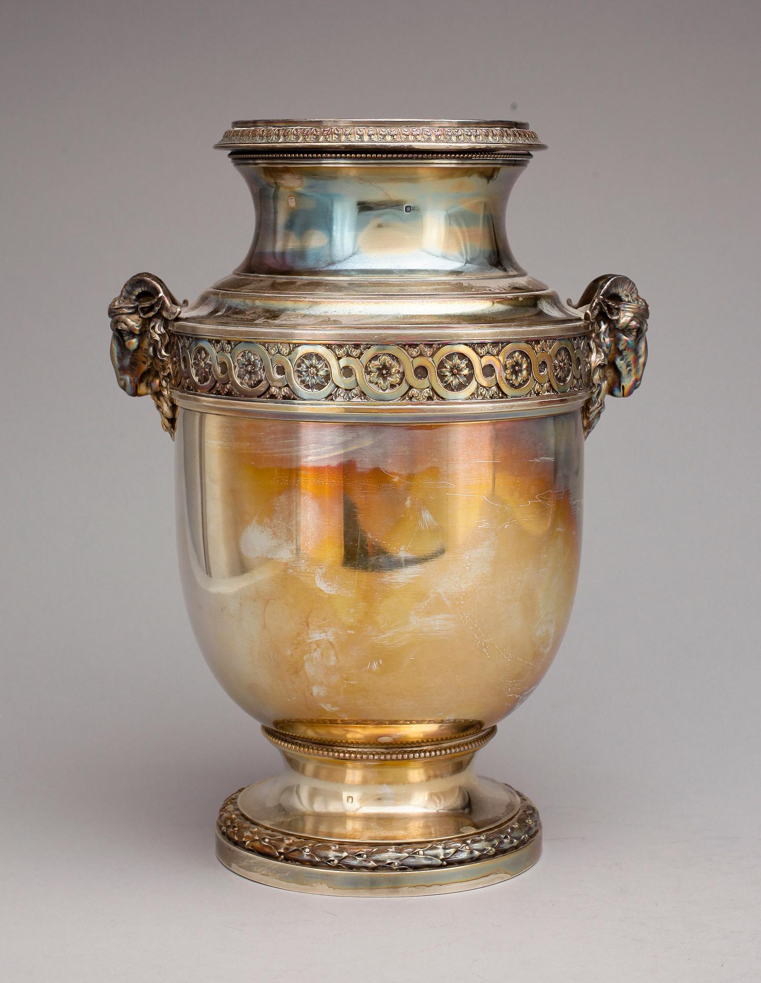 VAS / VINKYLARE, silver, A. Risler & Carré, Paris, Frankrike. 1900-talets början. Vikt ca 1577 g.