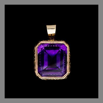 A PENDANT, 14K gold, facetted amethyst. Weight c. 16.5 g.