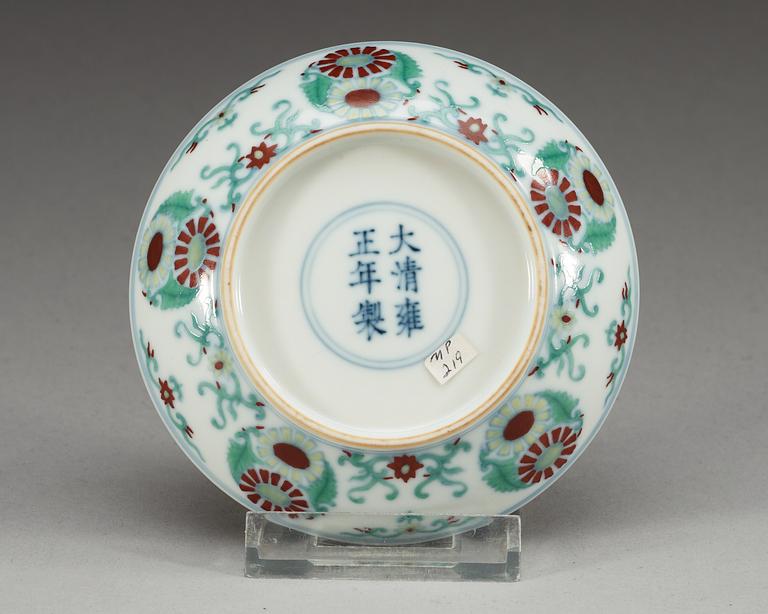 A doucai glazed dish, Qing dynasty with Yongzheng mark.