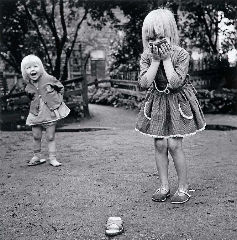 Ismo Hölttö, ISMO HÖLTTÖ, "TWO GIRLS AND A SHOE".