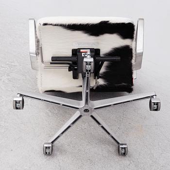 Arne Jacobsen, an 'Oxford' chair, Republic of Fritz Hansen, dated 2008.