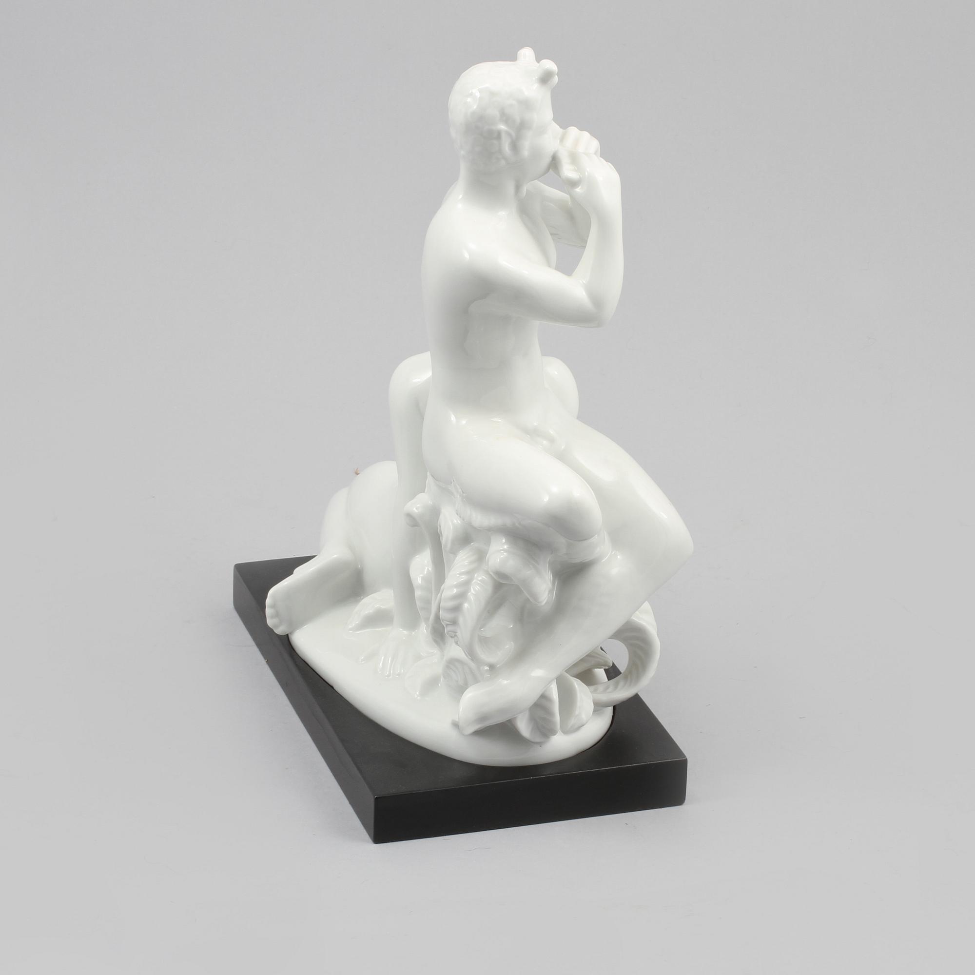 FIGURIN, porslin, Harald Salomon, Rörstrand, 1940-tal.