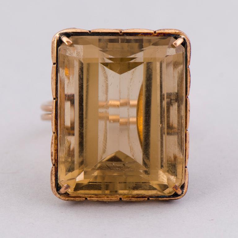 RING, fasettslipade citrin, 18K guld.