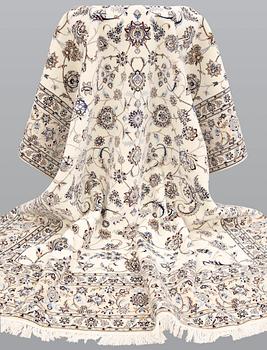 A part silk Nain carpet, so-called 6LAA, approx. 308 x 254 cm.