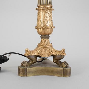 BORDSLAMPA, empirestil, omkring år 1900.