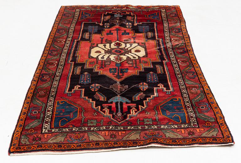 An oriental rug, ca 286 x 127-135 cm.