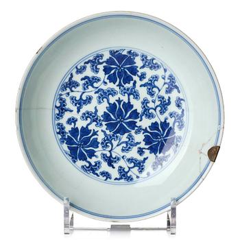 1175. A blue and white 'lotus dish', Qing dynasty with Qianlong mark.
