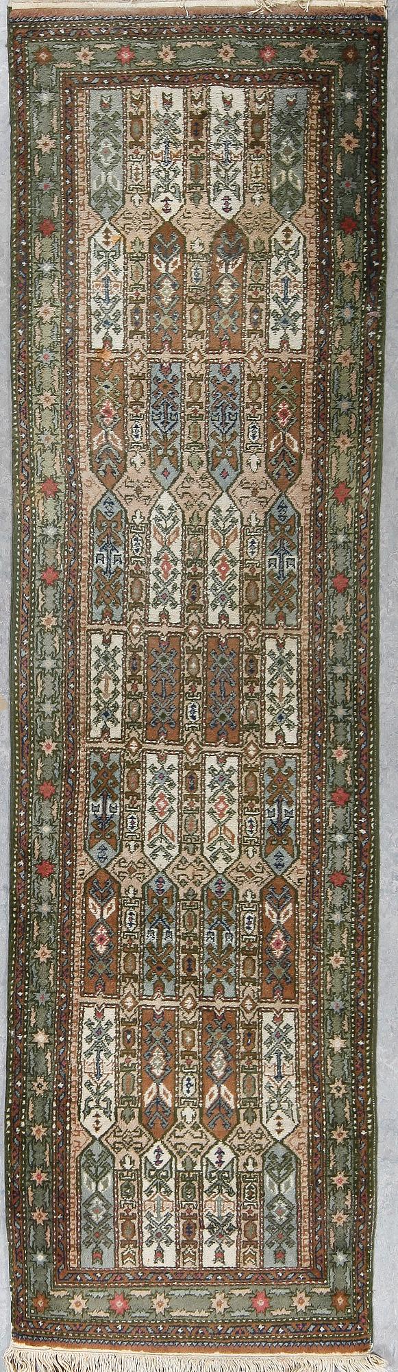 GALLERIMATTA, old, Pakistan, ca 294x82 cm.