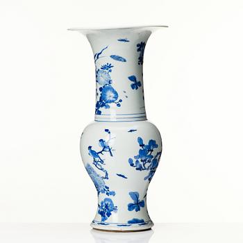 A Chinese blue and white 'Yen-Yen' Vase, Qing dynasty, Kangxi (1662-1722).