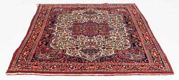 A semi-antique Bidjar carpet, ca 270 x 163 cm.