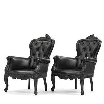 79. Maarten Baas, fåtöljer, ett par, "Smoke Armchair", Moooi, Nederländerna, efter 2002.