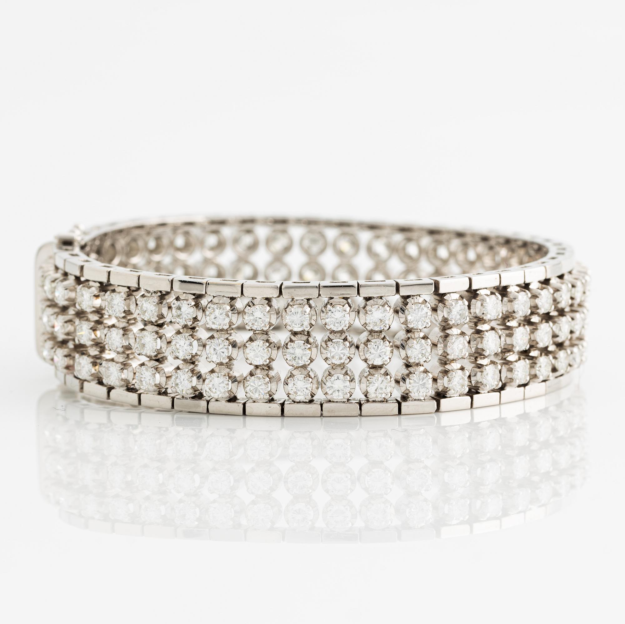 Bracelet 18K white gold with round brilliant-cut diamonds.