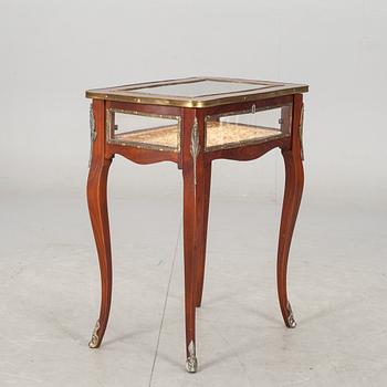 MONTERBORD, rokokostil. 1900-tal.