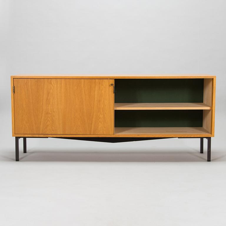 Florence Knoll, senkki/sivupöytä, Artek. Lisenssillä valmistettu Billnäsin tehtailla, Fiskars, 1960-luku.