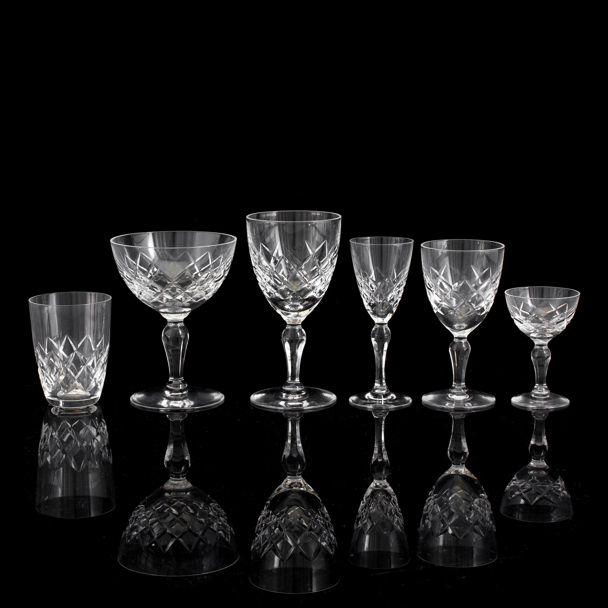 GLASSERVIS, 37 delar, "Karolina", Orrefors, 1900-talets andra hälft.