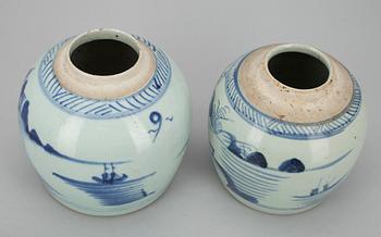 BOJANER, 2 st,  olika, porslin, Kina 1800-tal.