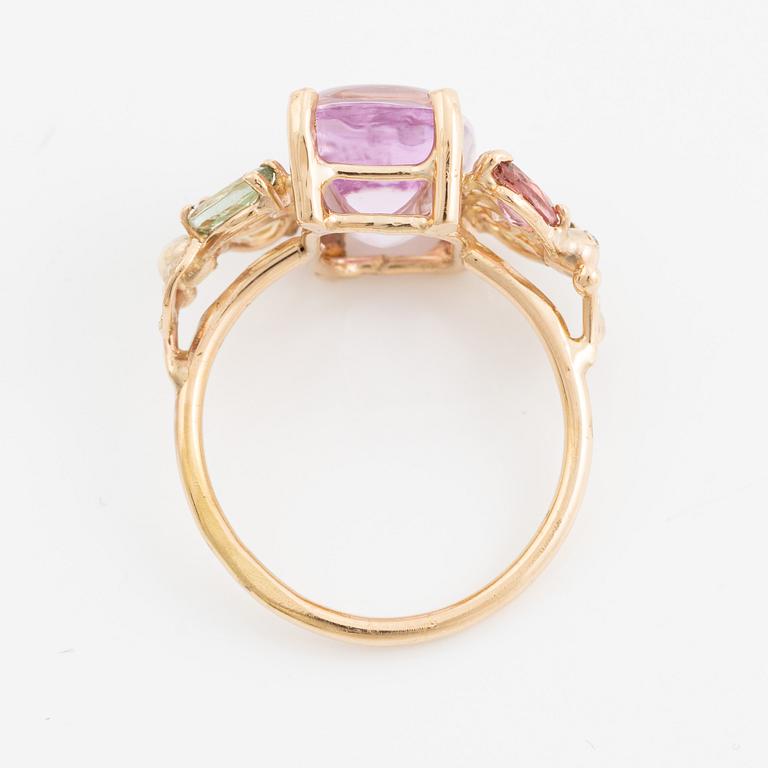 Ring, Mandelstam 18K gold with kunzite, tourmalines, and brilliant-cut diamonds.