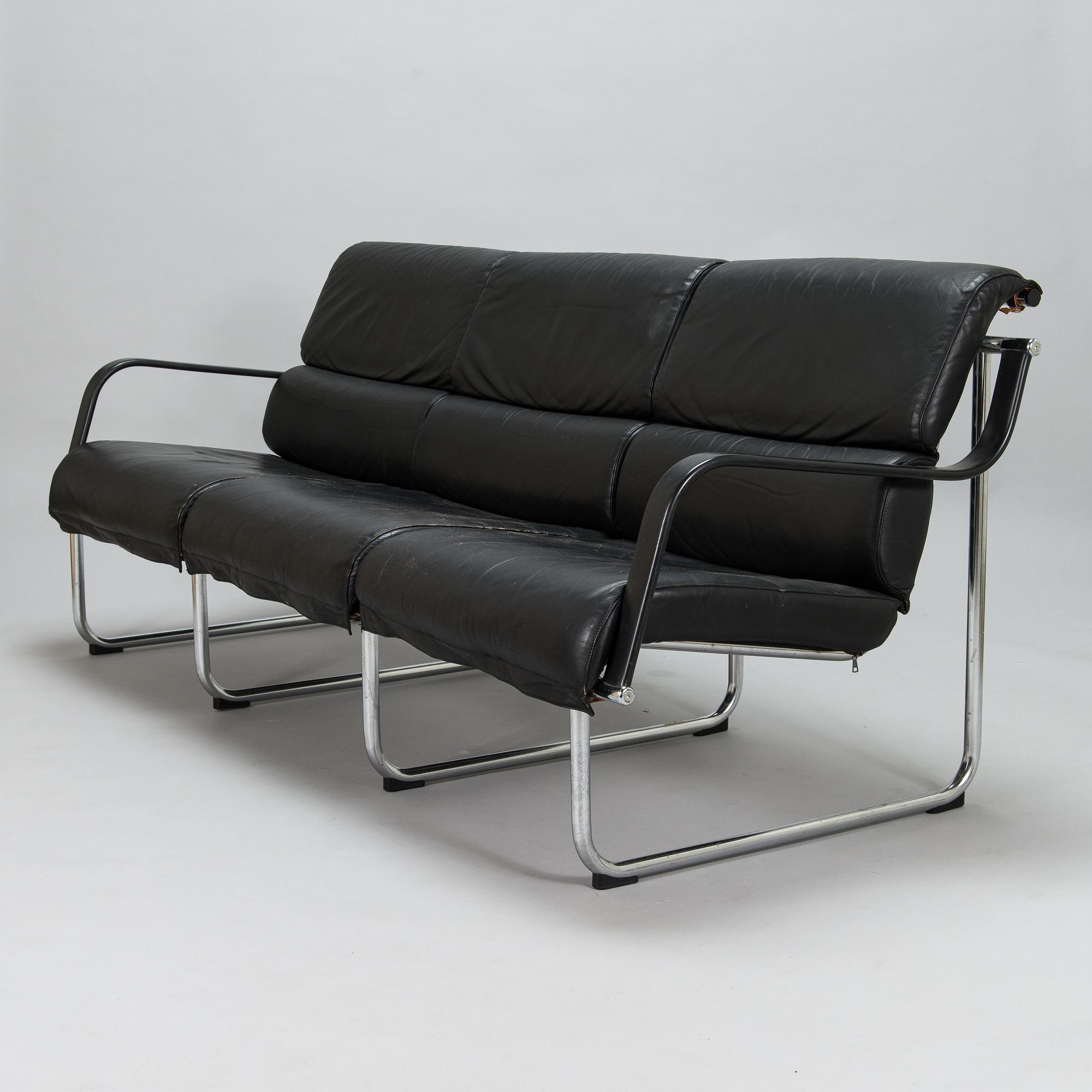 Yrjö Kukkapuro, a late 20th century 'Remmi' sofa for Avarte.