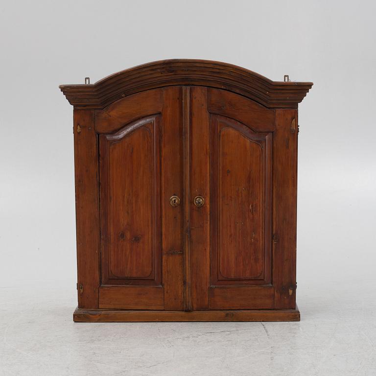 A wall-hanged cabinet, 18th/19th century.