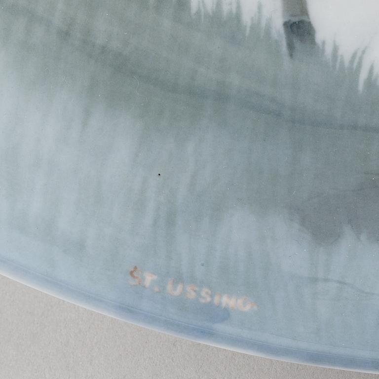 A porcelain dish by Stephan Ussing from Royal copenhagen.