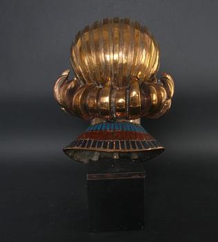 SKULPTURBYST, brons, sign OLA 2001 numr 1/4.
Proveniens: Git Gay.