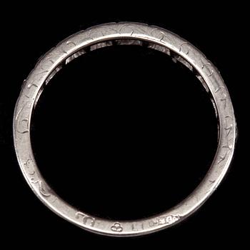 RING, 18k vitguld med små diamanter, tot ca 0,18 ct. Gustav Dahlgren & Co, Malmö. Vikt 2 g.