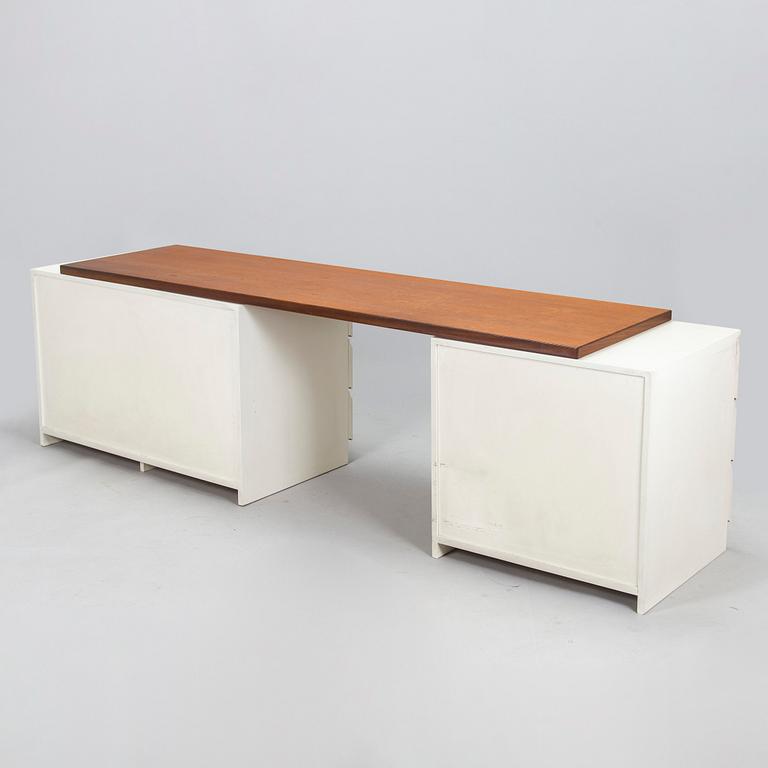 Aulis Leinonen, A writing desk including two  drawers model 200 and a desktop model T216, Artek 1950s.