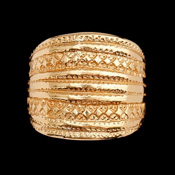 RING, 18 k guld, svenska stämplar BEH. Vikt ca 10 g.