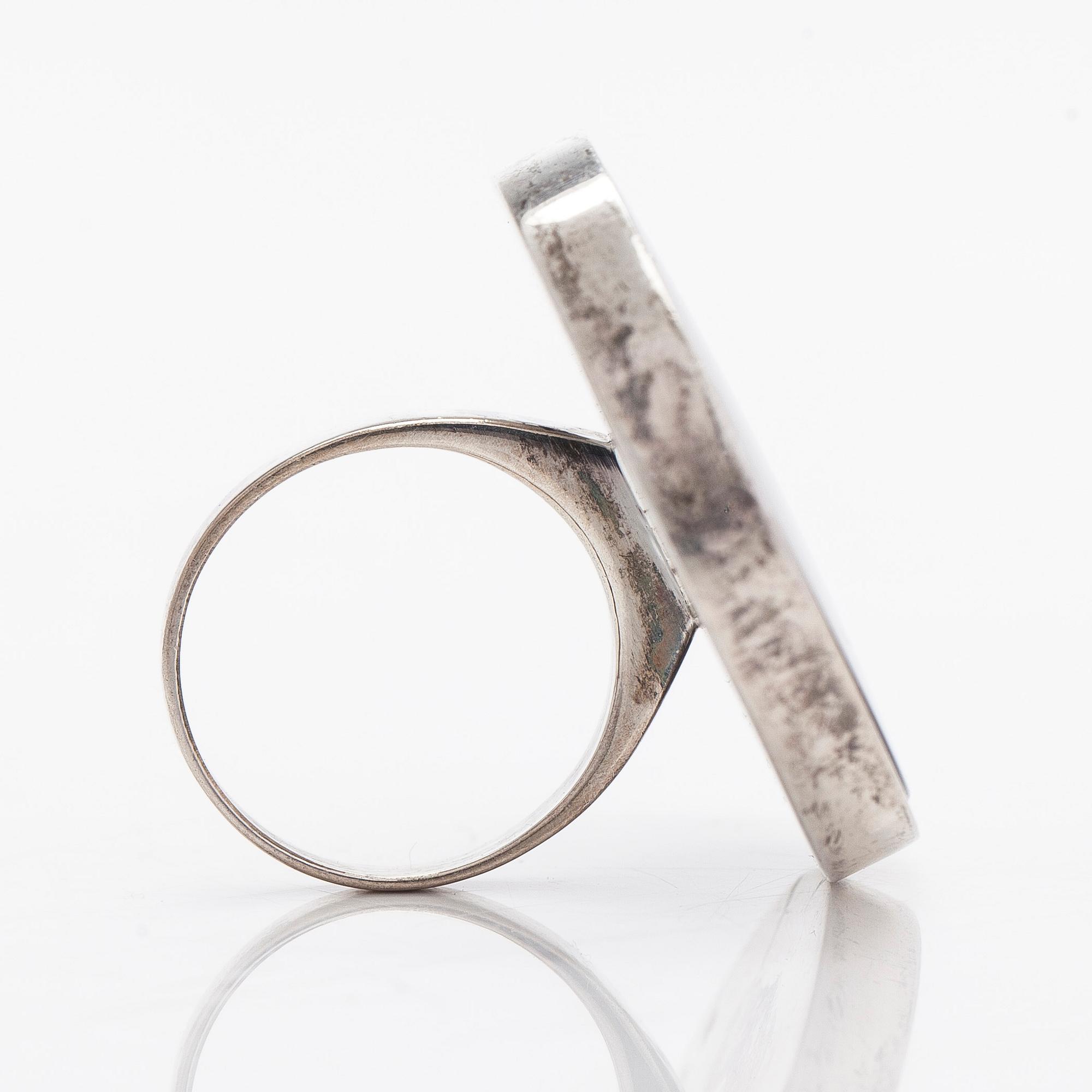 Ring, sterlingsilver och onyx, Urpo Kajander, Kaunis Koru.