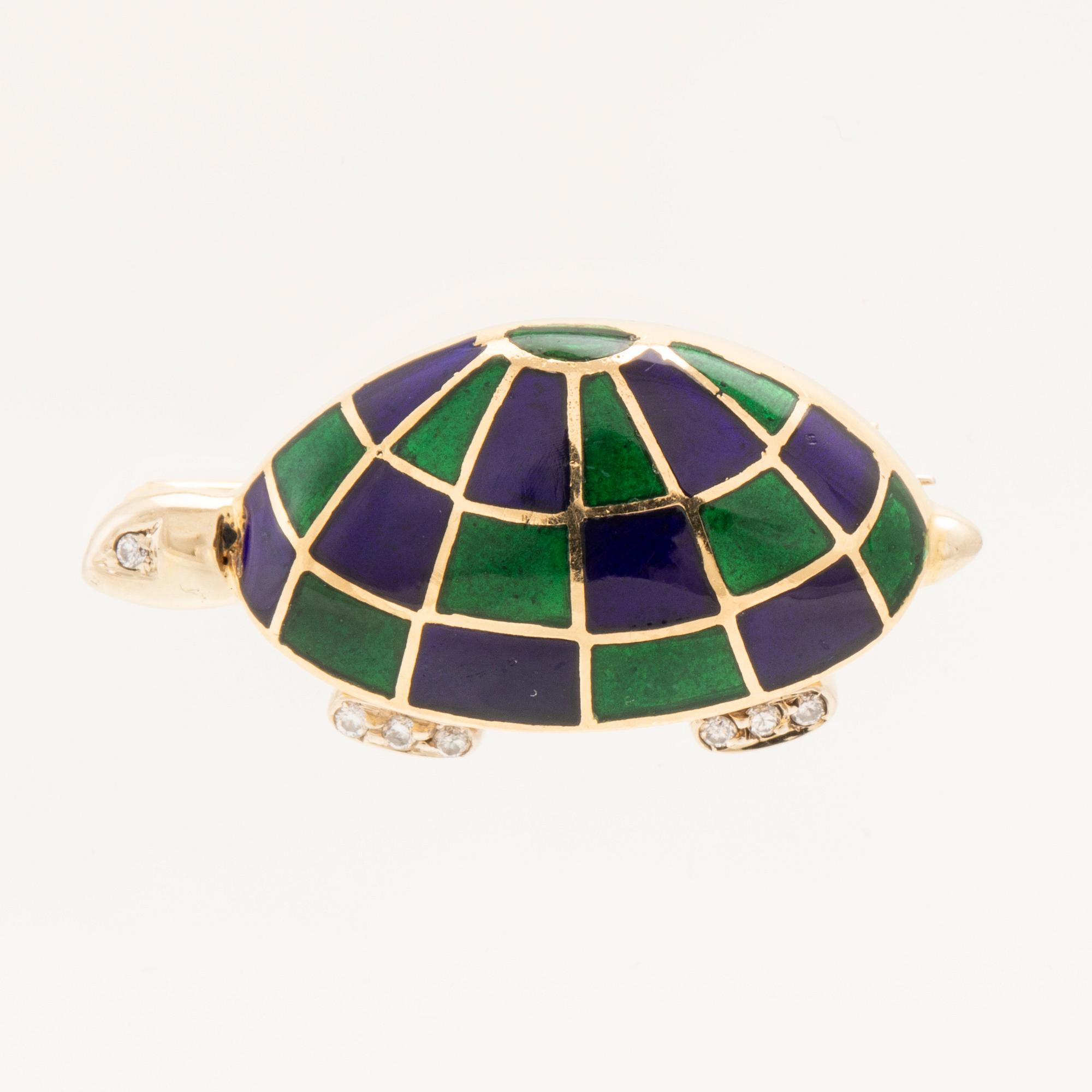 Brooch in 18K gold with enamel and round brilliant-cut diamonds.